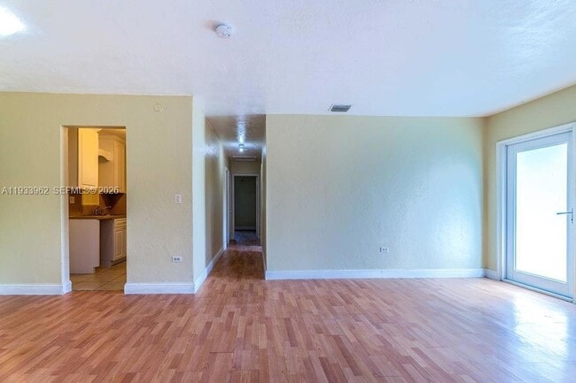 Foto del edificio - 1265 NE 142nd St