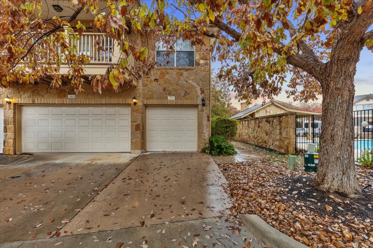 Primary Photo - 16100 S Great Oaks Dr