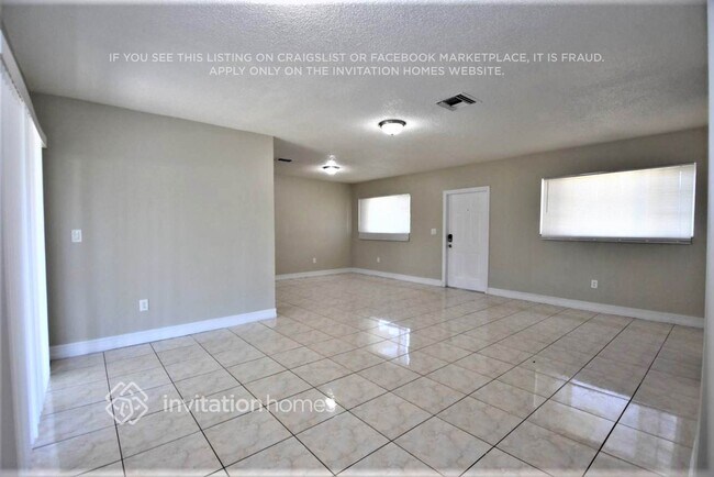 Foto del edificio - 330 NW 196th St