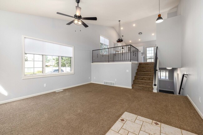 Foto del edificio - 5 bed 3 bath home for rent!