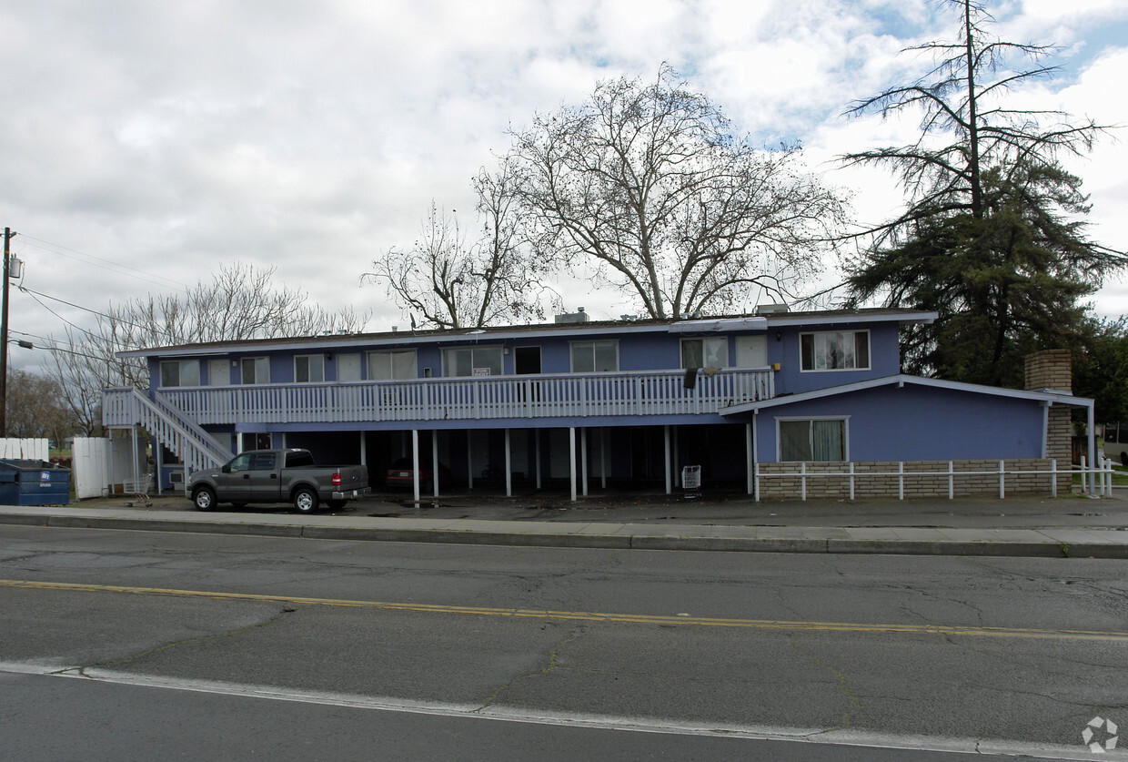 Building Photo - 213 E Central Ave