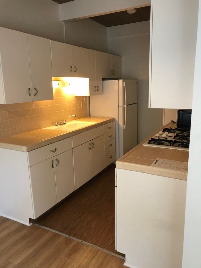 Kitchen - 2702 6th St