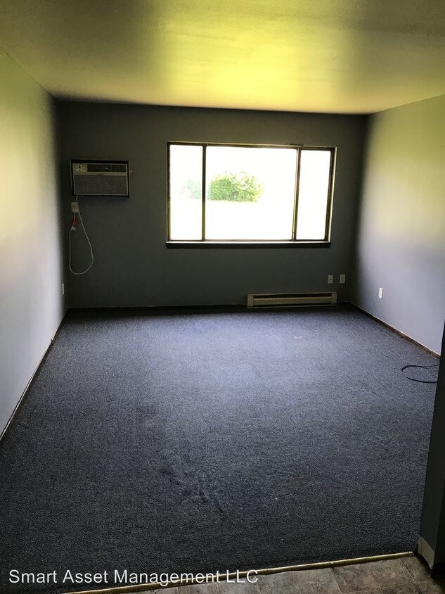 Foto del edificio - 9216 W Brown Deer Rd