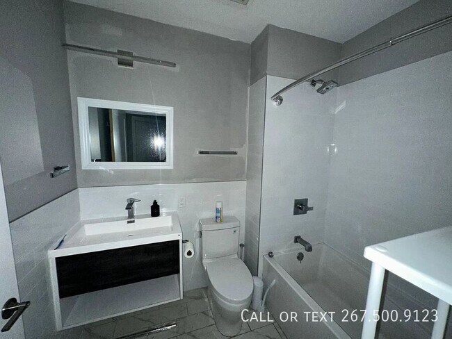 Foto del edificio - 1523 W Girard Ave