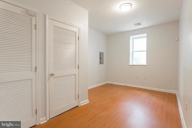 Building Photo - 418 N 41st St