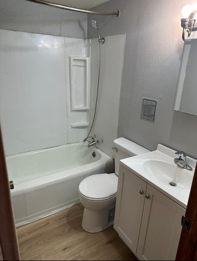 Building Photo - 3 bedroom 1 bath home
