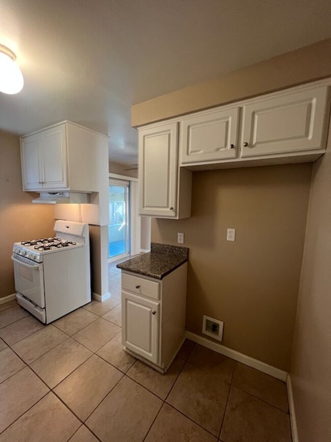 Building Photo - 2 Bedroom 1 Bathroom single story home in ...