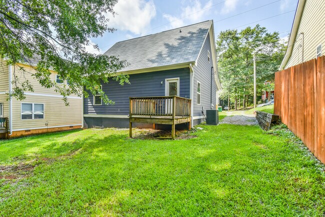 Building Photo - 107 Moreland Ave