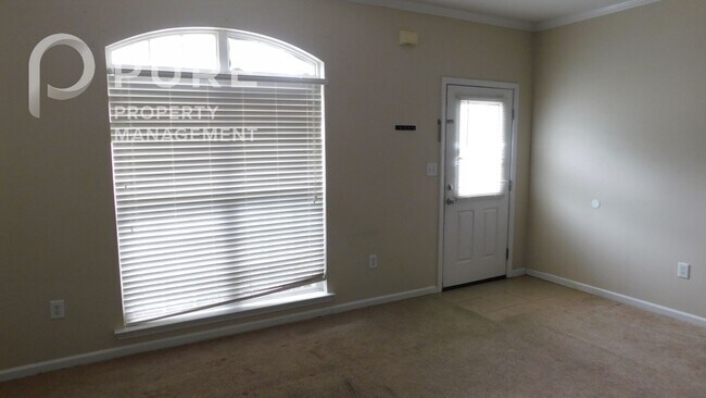 Foto del edificio - 206 Park Village Cir