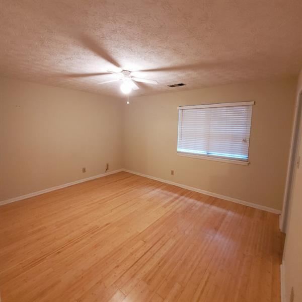 Building Photo - 2400 Newport Landing