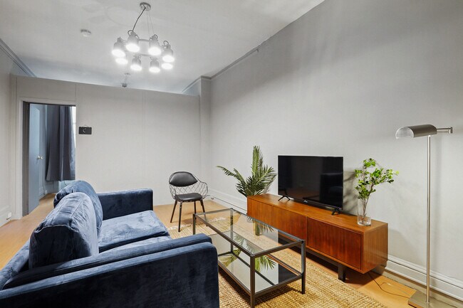 Foto del edificio - 336 W 47th St