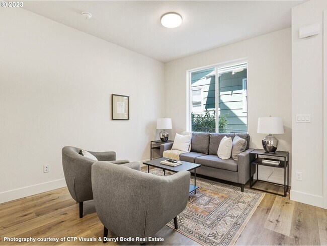 Foto del edificio - Stunning Modern Condo in Woodstock with Washer/Dryer in-unit, Patio & More