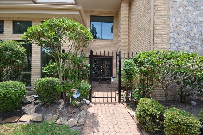 Foto del edificio - 1698 Creekside Dr