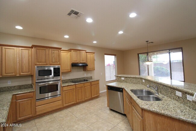 Building Photo - 3951 E Ravenswood Dr