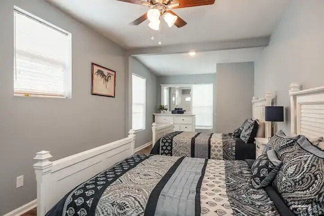 Building Photo - 466 E Brandeis Ave