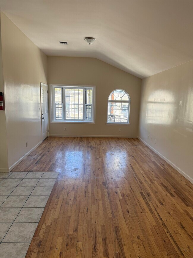 Foto del edificio - 99 Bidwell Ave