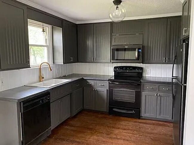 Building Photo - 108 Storybook Dr