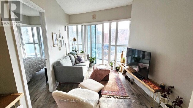 Building Photo - 60 Absolute Ave