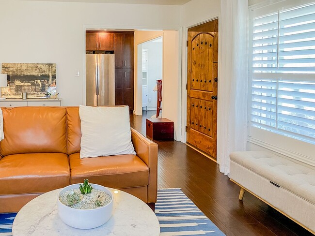 Building Photo - Beautiful Single-Story 2 Bedroom, 1 Bath w...