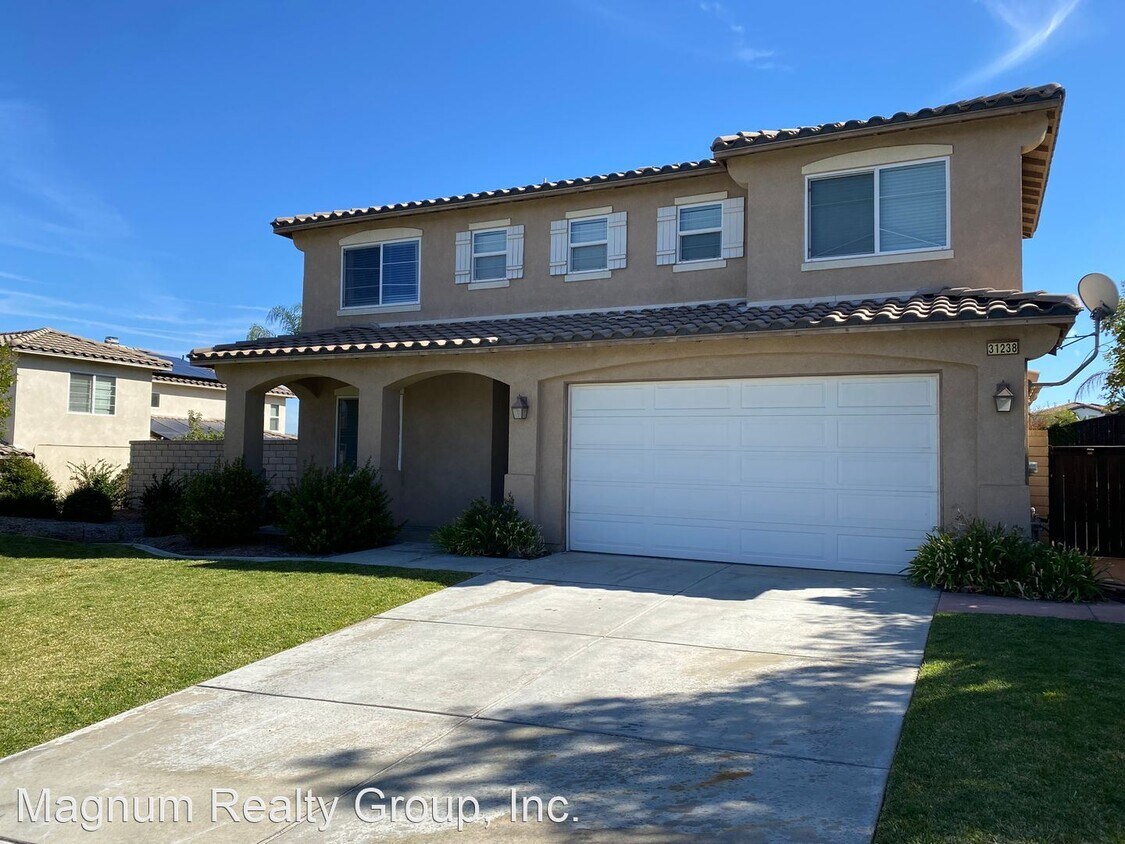 3 br, 2.5 bath House 31238 Eastridge Ave House for Rent in Menifee