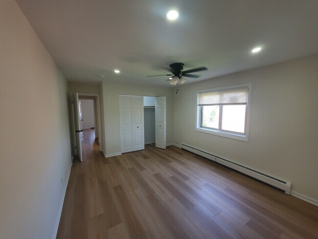 Foto del edificio - 8310 Woodland Dr