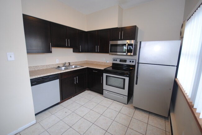 Building Photo - 727 E Kingsley St