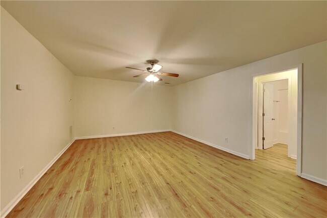 Foto del edificio - 530 Alcovy Springs Dr SE