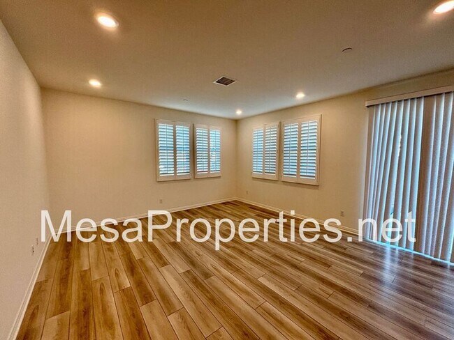 Foto del edificio - 1702 Almond Tree Pl