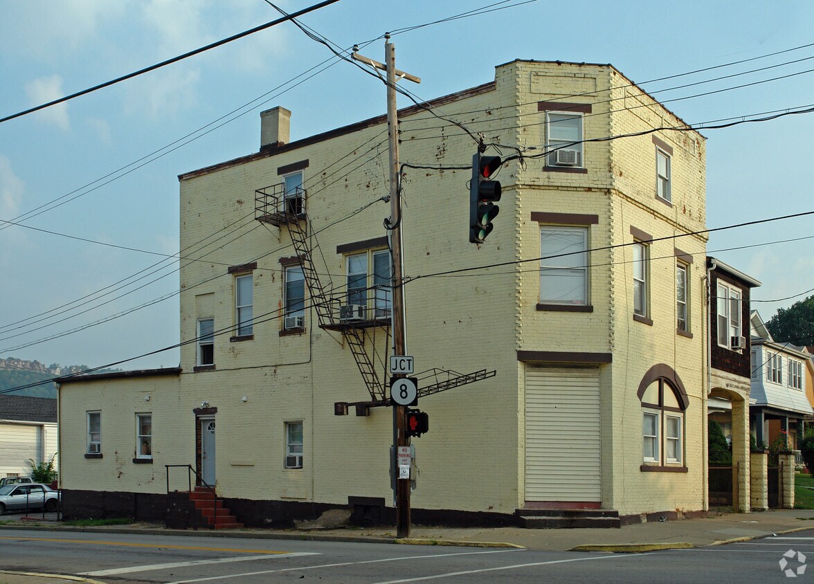 Primary Photo - 740 Oak St