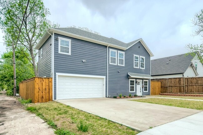 Building Photo - North Oak Cliff home 2 miles from Bishop Arts District