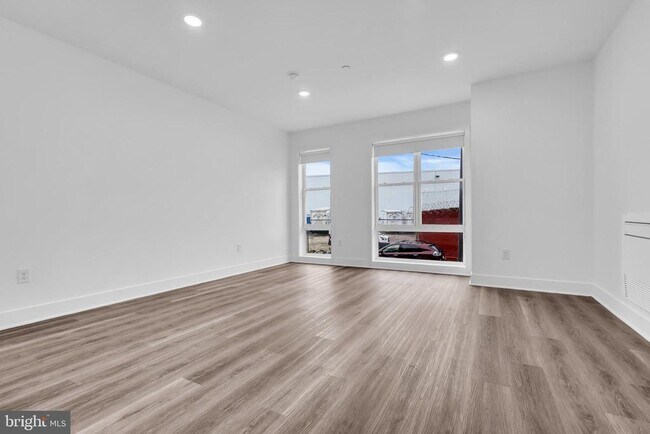 Foto del edificio - 330 Cecil B. Moore Ave