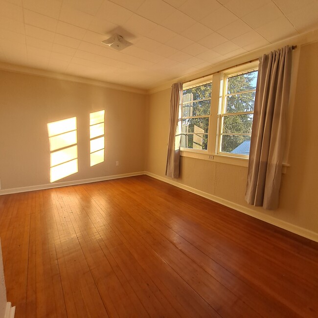 East bedroom alt view - 555 N Simpson St