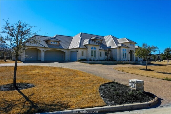 Building Photo - 8808 Queens Ct