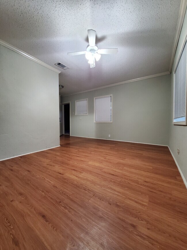 Living Room Continued - 10120 Kilarney Dr