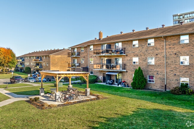 Building Photo - The Boardwalk