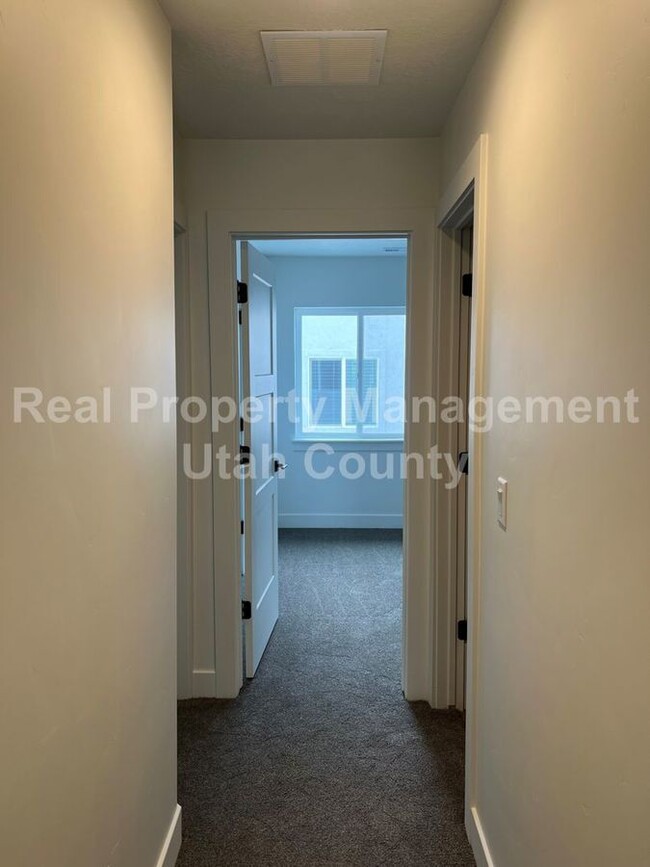 Foto del edificio - 606 E 340 S