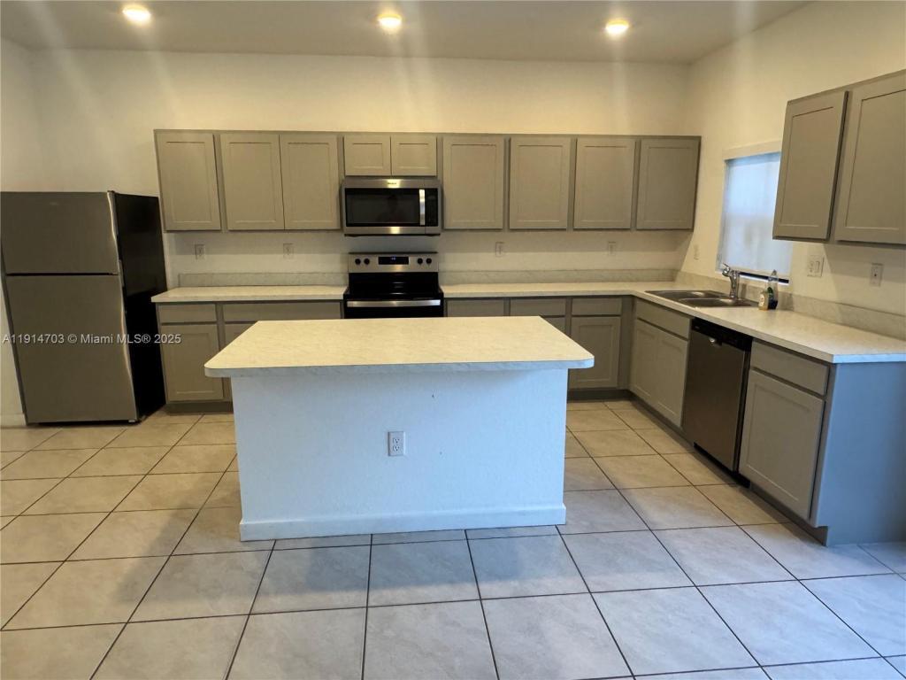 Foto principal - 817 NW 3rd Way