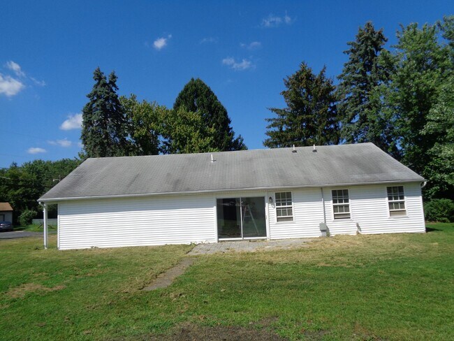 Foto del edificio - 11 Pine Hill Ave