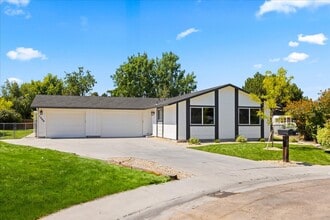 Building Photo - 1309 W Maple Ave