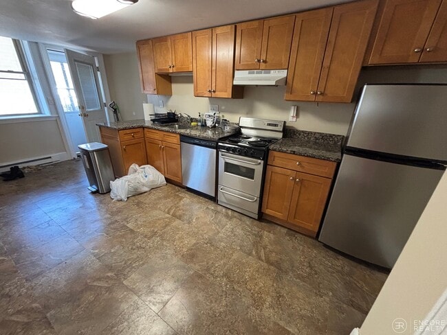 Building Photo - 360 Tappan St