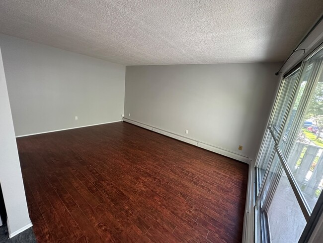 Building Photo - 9923-381 81 Ave NW