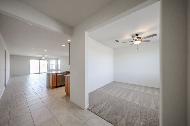Foto del edificio - New 4 Bedroom + Den Home in Asante Community