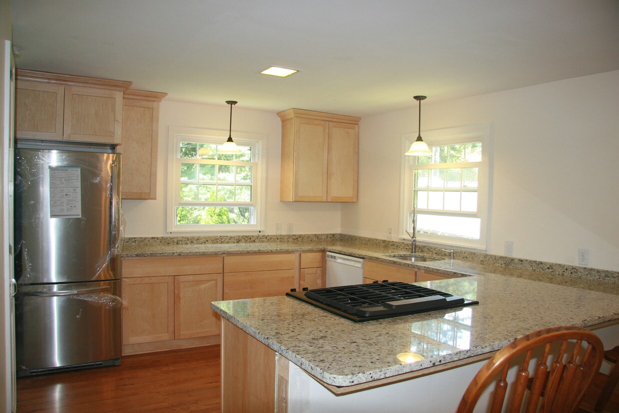 kitchen - 216 Kelvin Pl