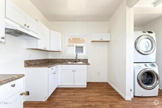 Building Photo - 124 W Ave 28