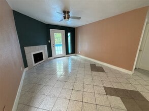 Building Photo - 8405 Wilcrest Dr