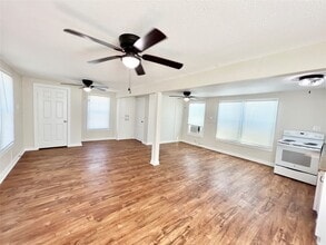 Building Photo - 1106 Gulfview St