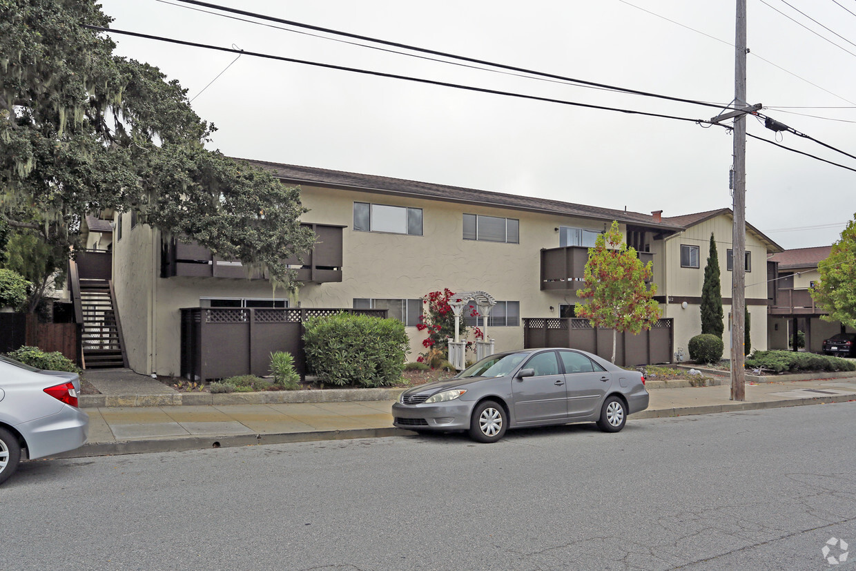 Primary Photo - Fountain Apartments