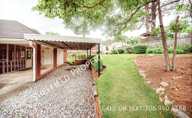 Building Photo - Beautiful home available today!