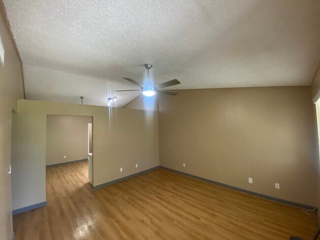 Foto del edificio - 875 S Nebraska St