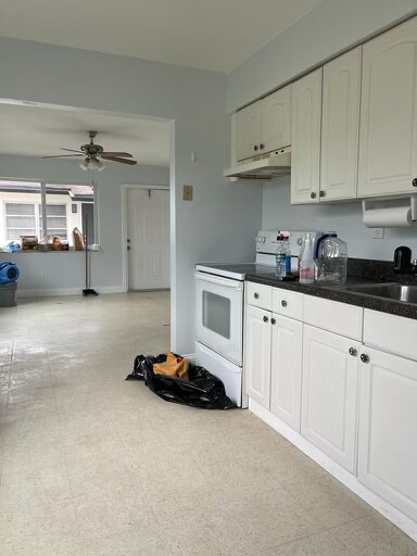 Building Photo - 4060 SW 58th Terrace